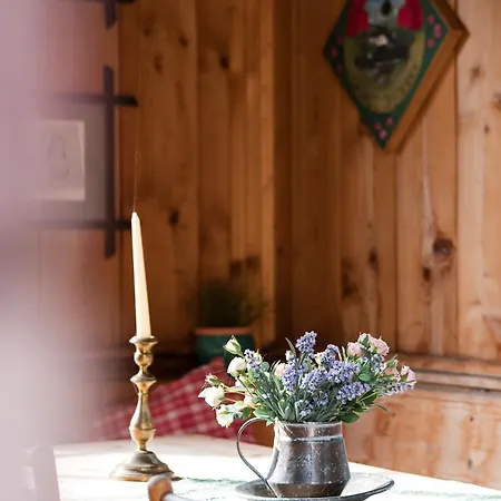 Altes Von 1756 - Straussengut *