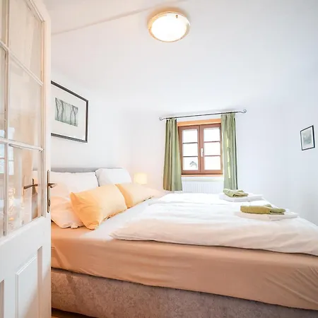 Altes Von 1756 - Straussengut דירה