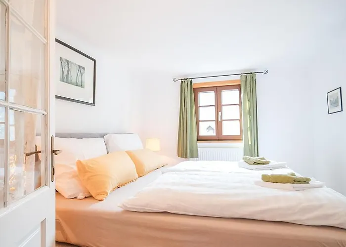 Altes Von 1756 - Straussengut Apartman